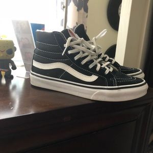 Vans (Men’s 5.0 Women’s 6.5)